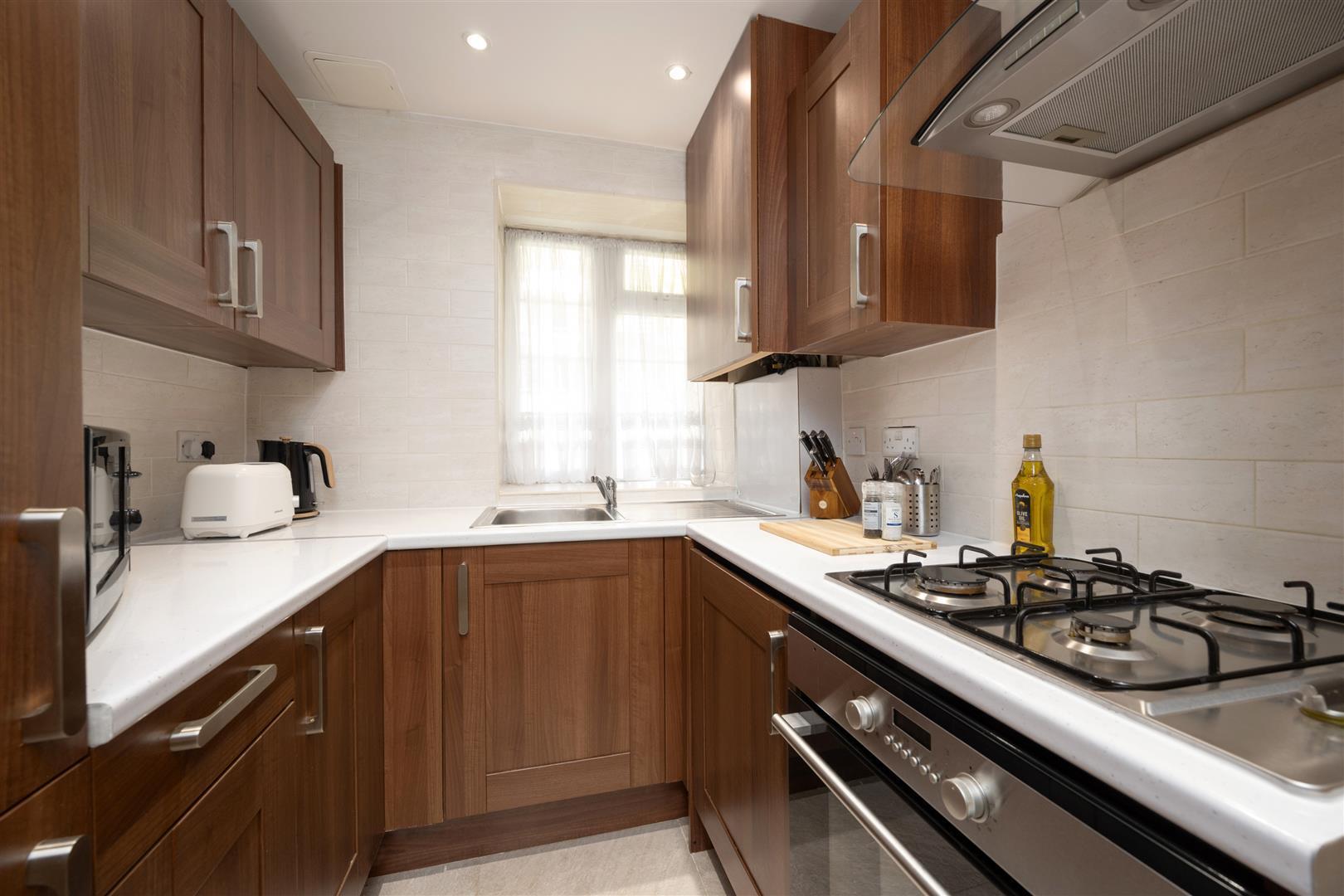Flat Christchurch Avenue in Greater London