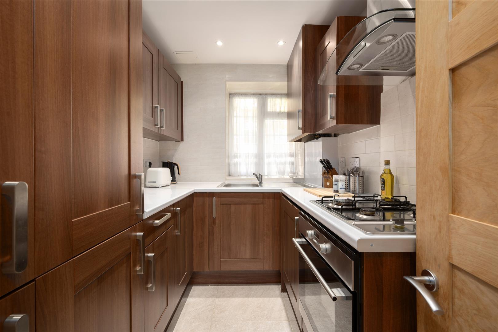 Flat Christchurch Avenue in Greater London