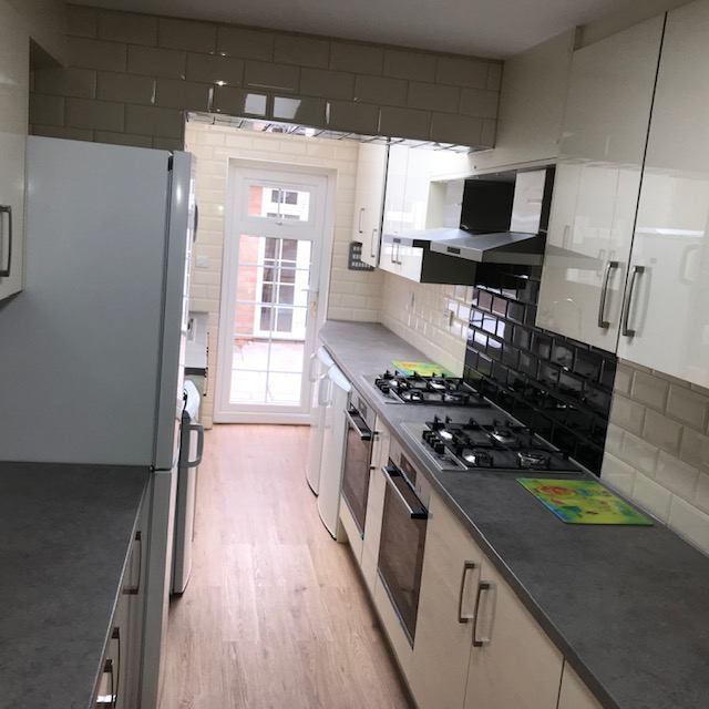 Room Sandringham Court in Slough