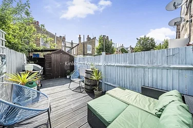 Flat Mellison Road in Greater London