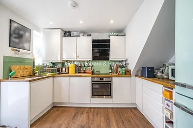 Flat Mellison Road in Greater London