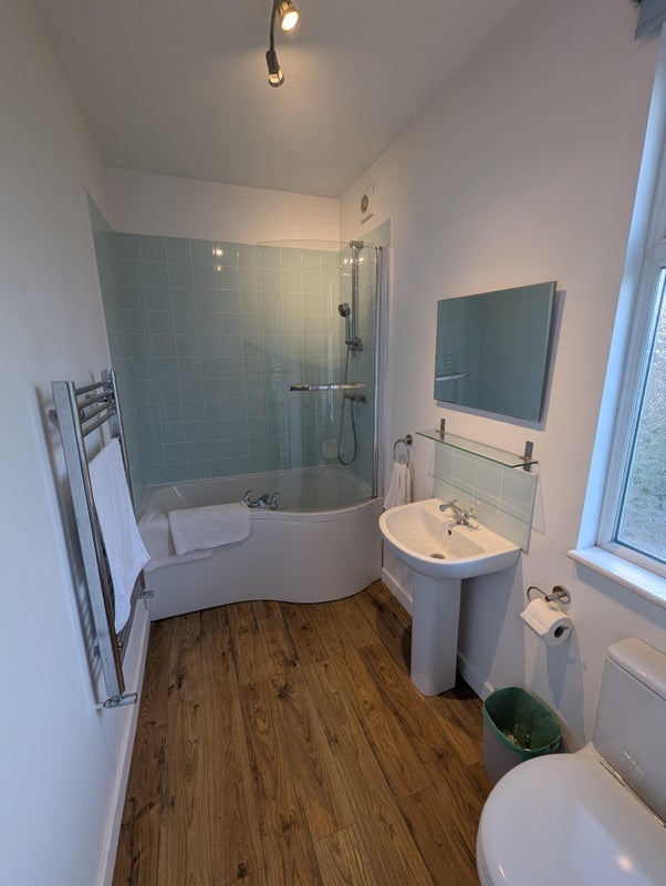 Room Dawlish Road in Manchester
