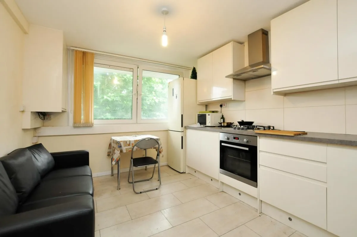 Flat Lough Road in Greater London