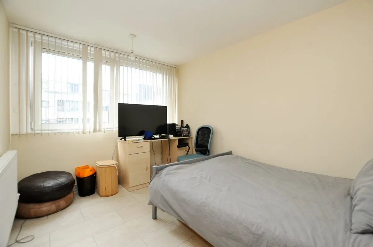 Flat Lough Road in Greater London
