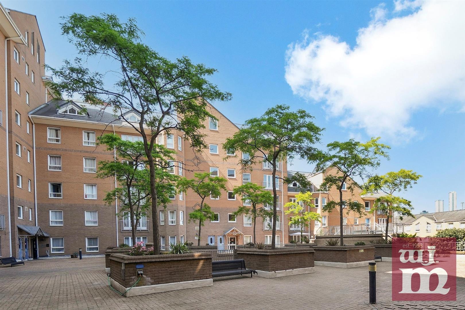 Flat Mile End Road in Greater London