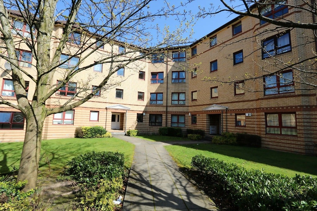 Flat Grovepark Gardens in Glasgow