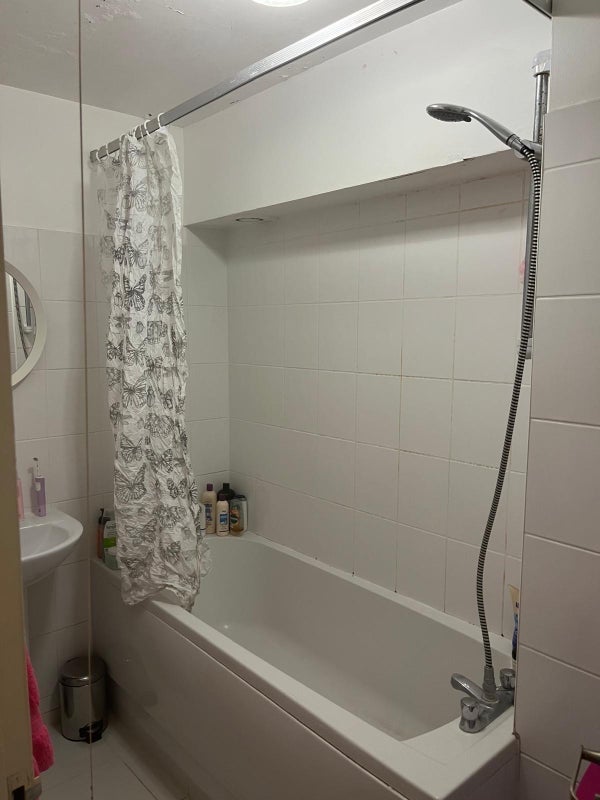 Room Shuttleworth Road in Greater London