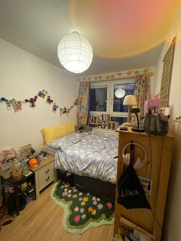 Room Shuttleworth Road in Greater London