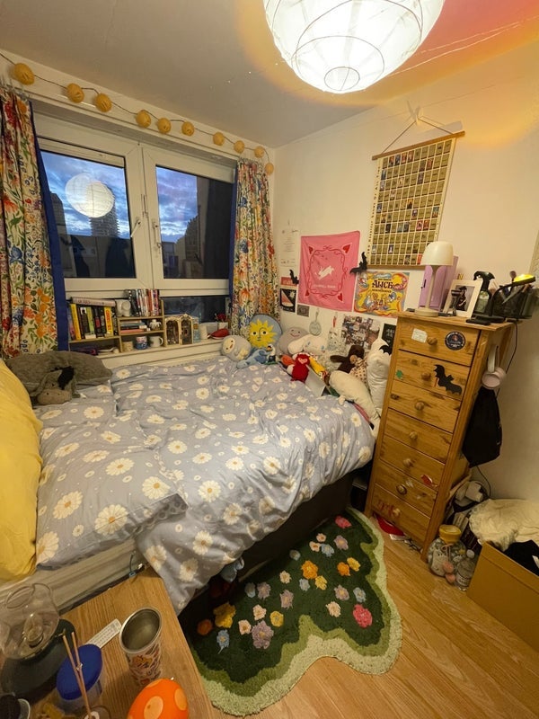 Room Shuttleworth Road in Greater London