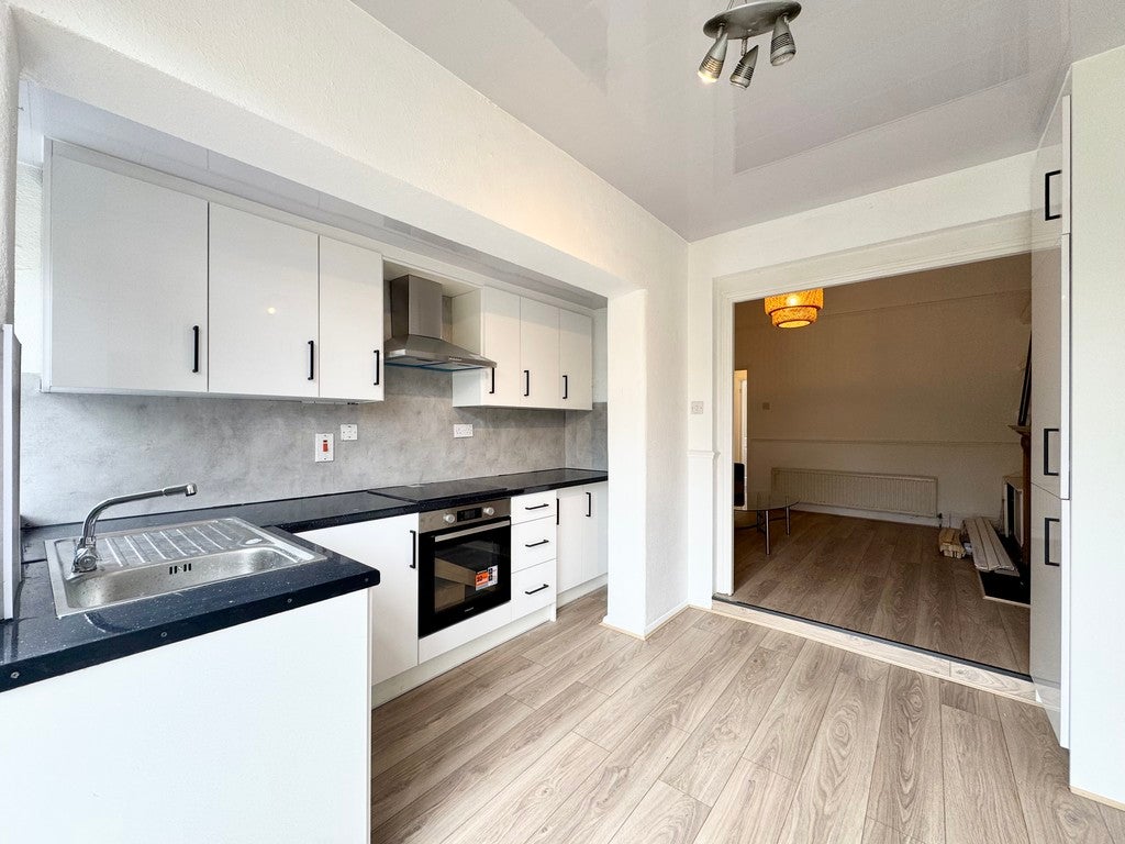 Flat Galveston Road in Greater London
