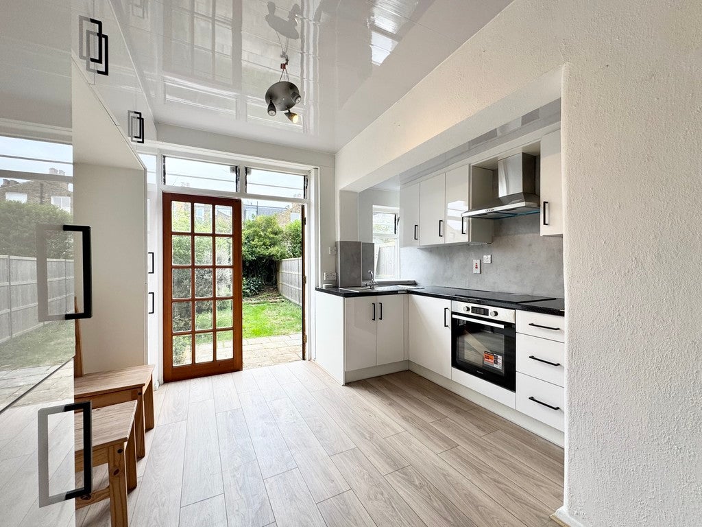 Flat Galveston Road in Greater London