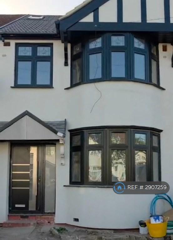 House Bramcote Avenue in Greater London