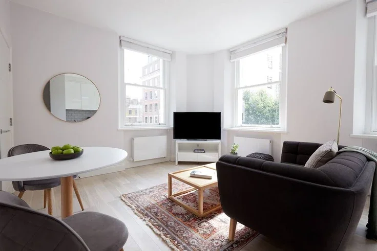 Flat Bloomsbury Way in Greater London