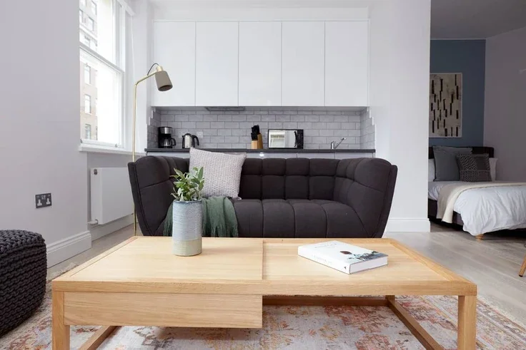 Flat Bloomsbury Way in Greater London