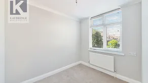 Flat Stoneleigh Park Road in Epsom and Ewell