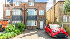 Flat Stoneleigh Park Road in Epsom and Ewell