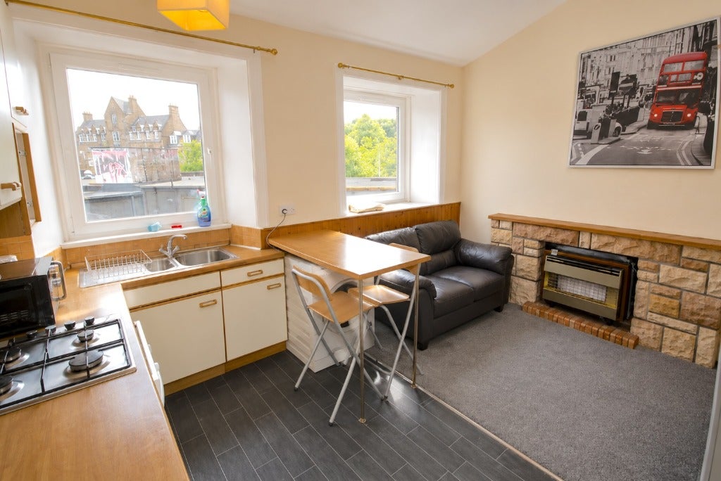 Flat Gorgie Road in City of Edinburgh