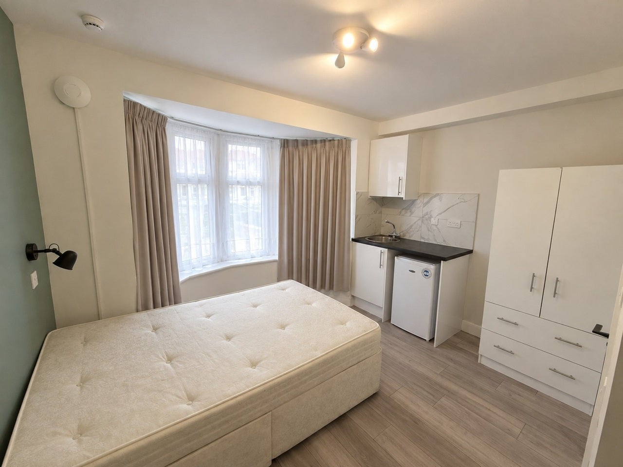 Flat Abercorn Crescent in Greater London
