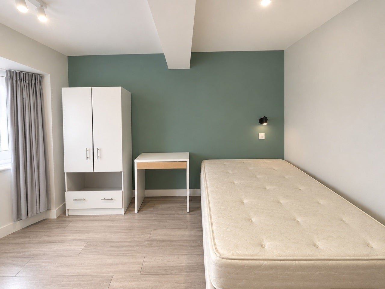 Flat Abercorn Crescent in Greater London