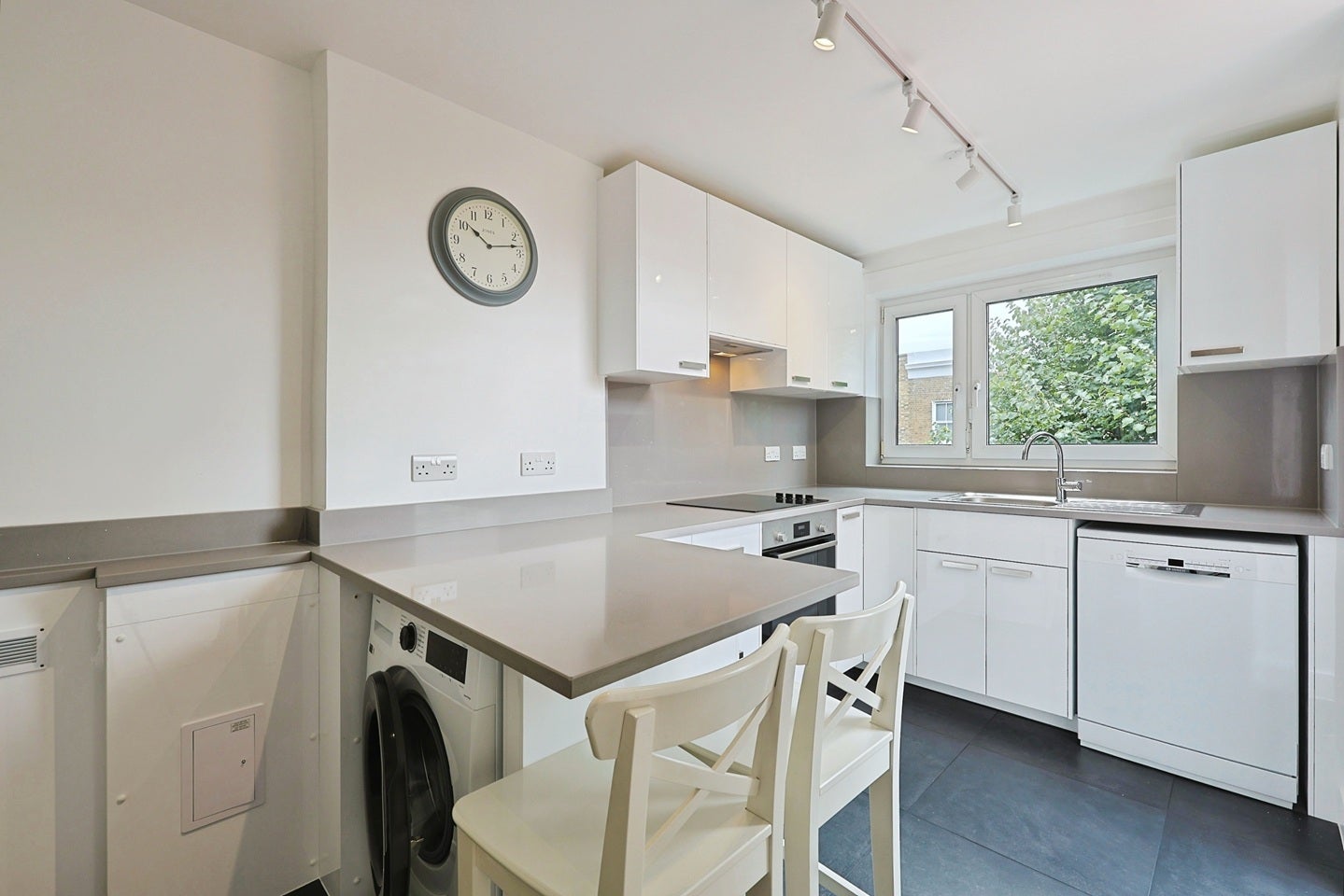 Flat Moore Park Road in Greater London