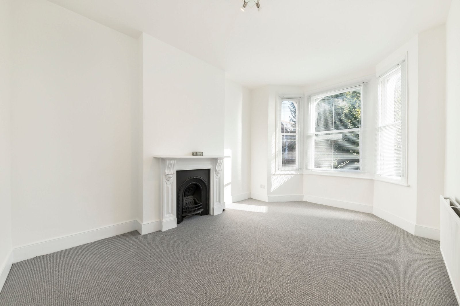Flat Elliscombe Road in Greater London