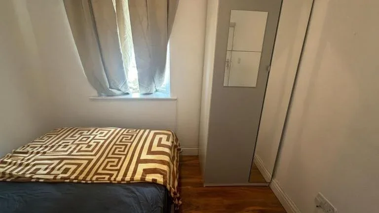 Room Eastern Avenue in Greater London