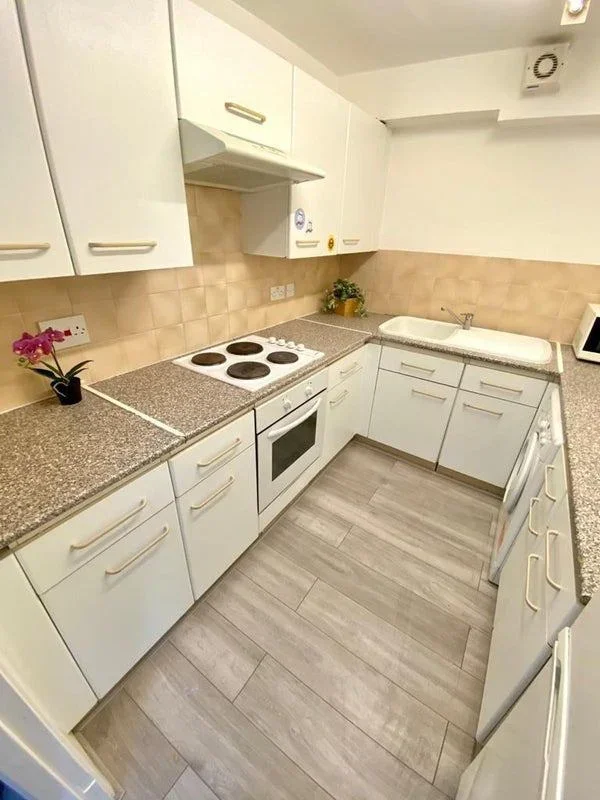Room Bunning Way in Greater London