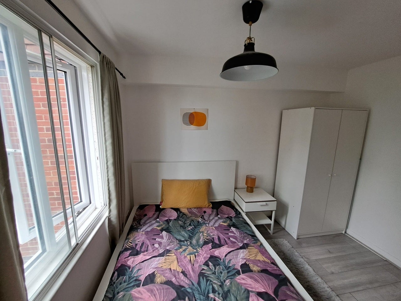 Room Bunning Way in Greater London