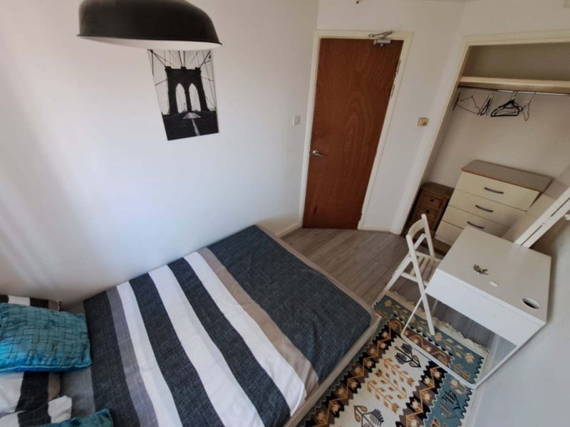 Room Bunning Way in Greater London