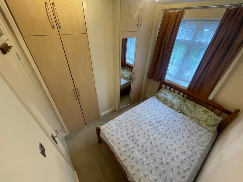 Room Ellsworth Street in Greater London