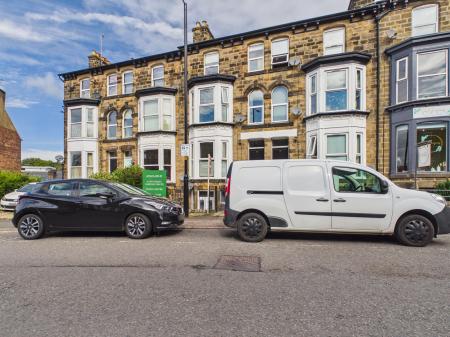 Flat Cheltenham Mount in Harrogate
