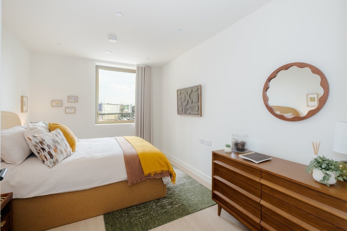 Flat Daneland Walk in Greater London