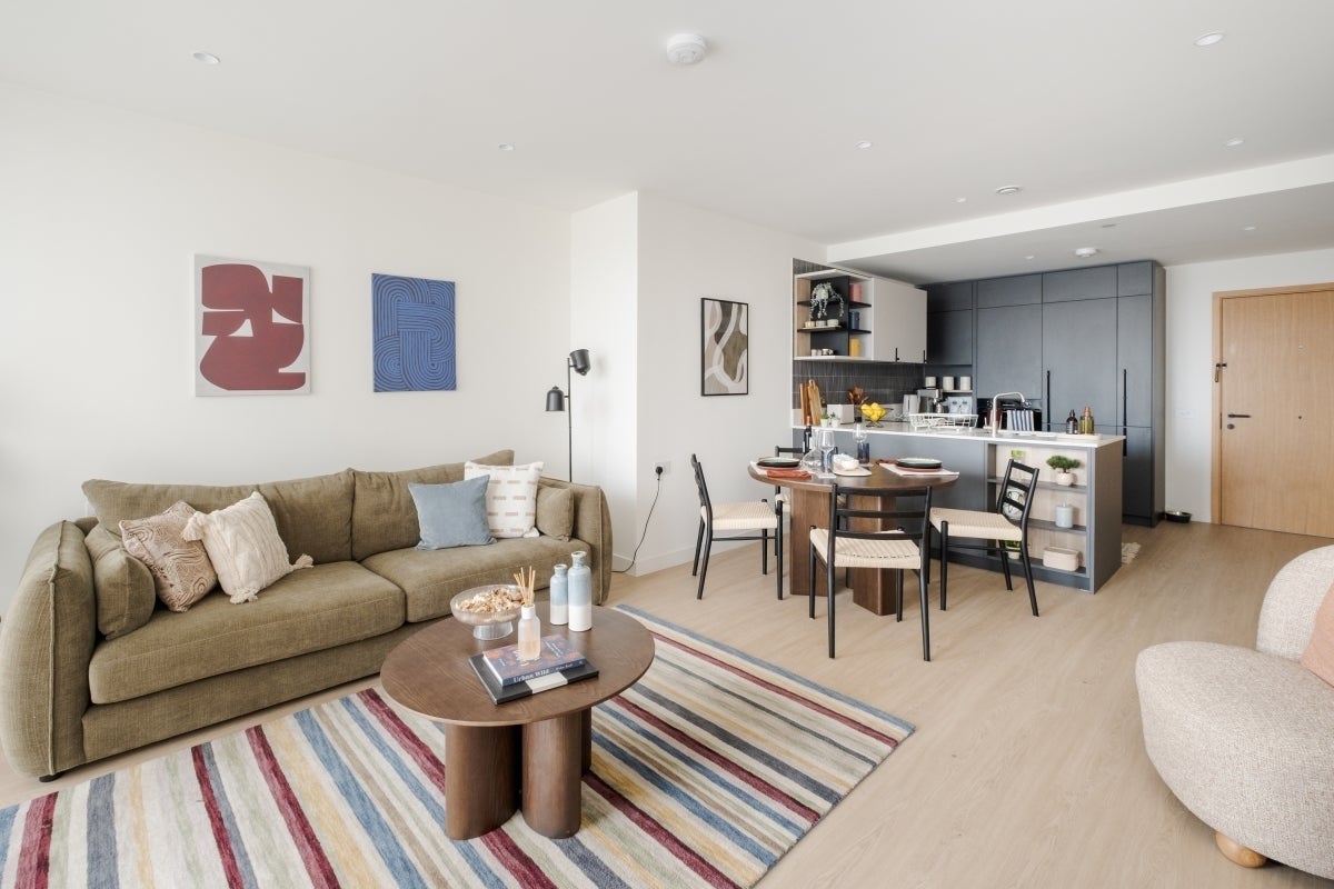 Flat Daneland Walk in Greater London