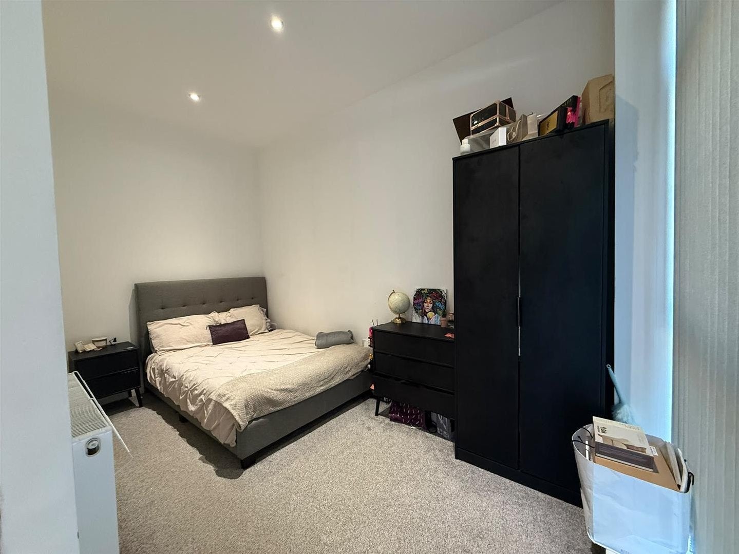 Room Memorial Road in Salford