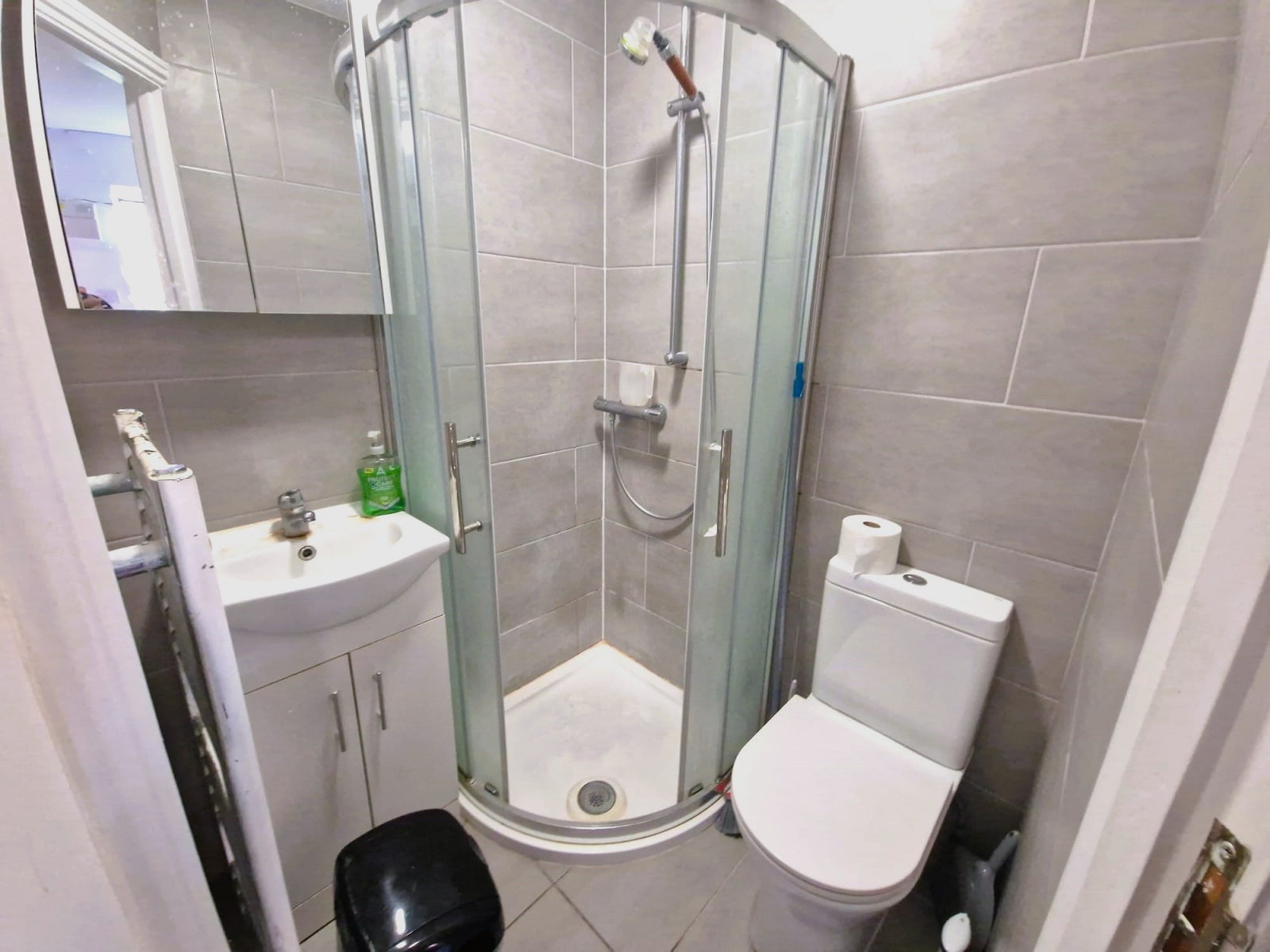 Flat Wenlock Road in London