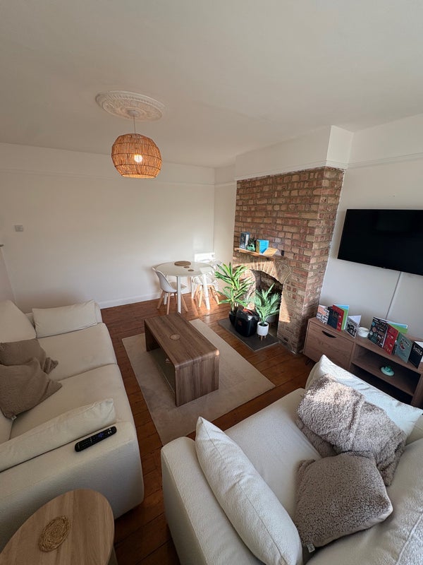 Room Warrington Road in Greater London