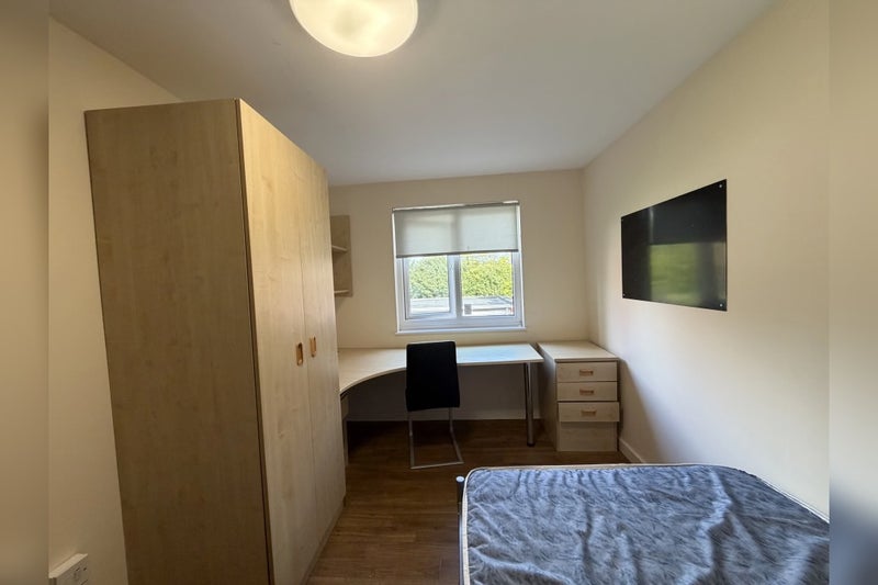 Room Moss Lane East in Manchester