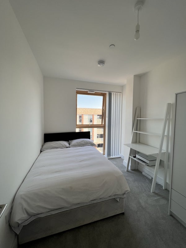 Room Harrow Manorway in Greater London