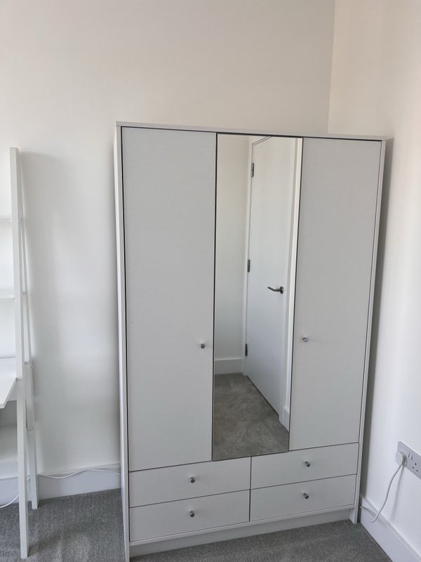 Room Harrow Manorway in Greater London