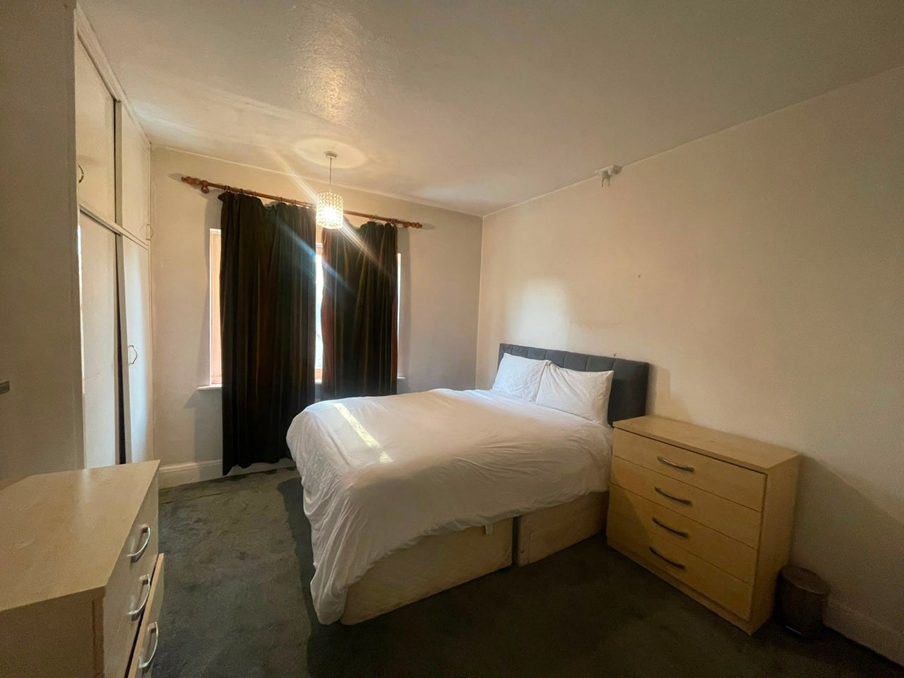 Room London Road in Greater London