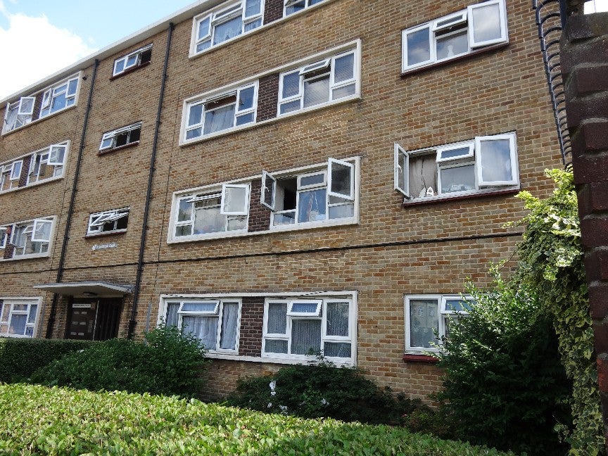 Flat Sandford Close in Greater London