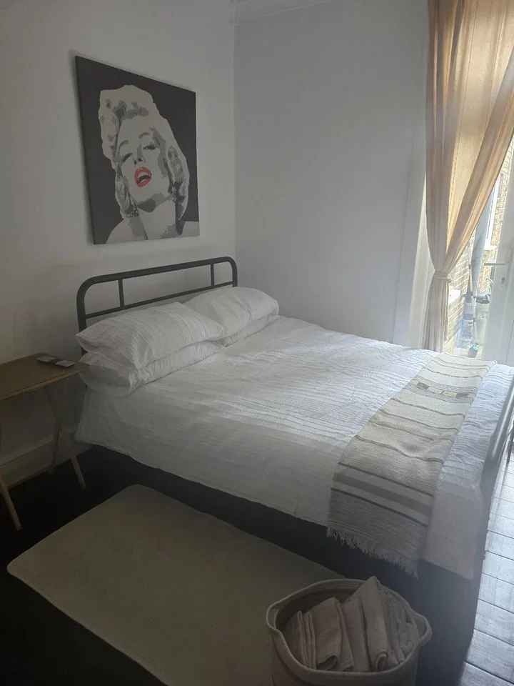 Room Westbury Road in Greater London