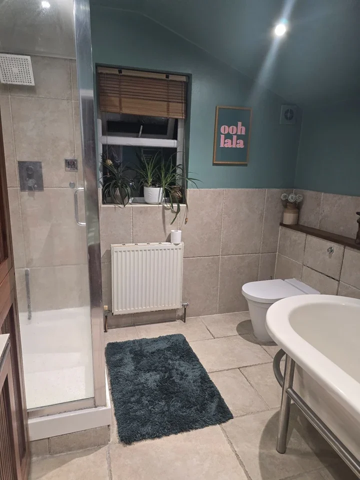 Room Westbury Road in Greater London