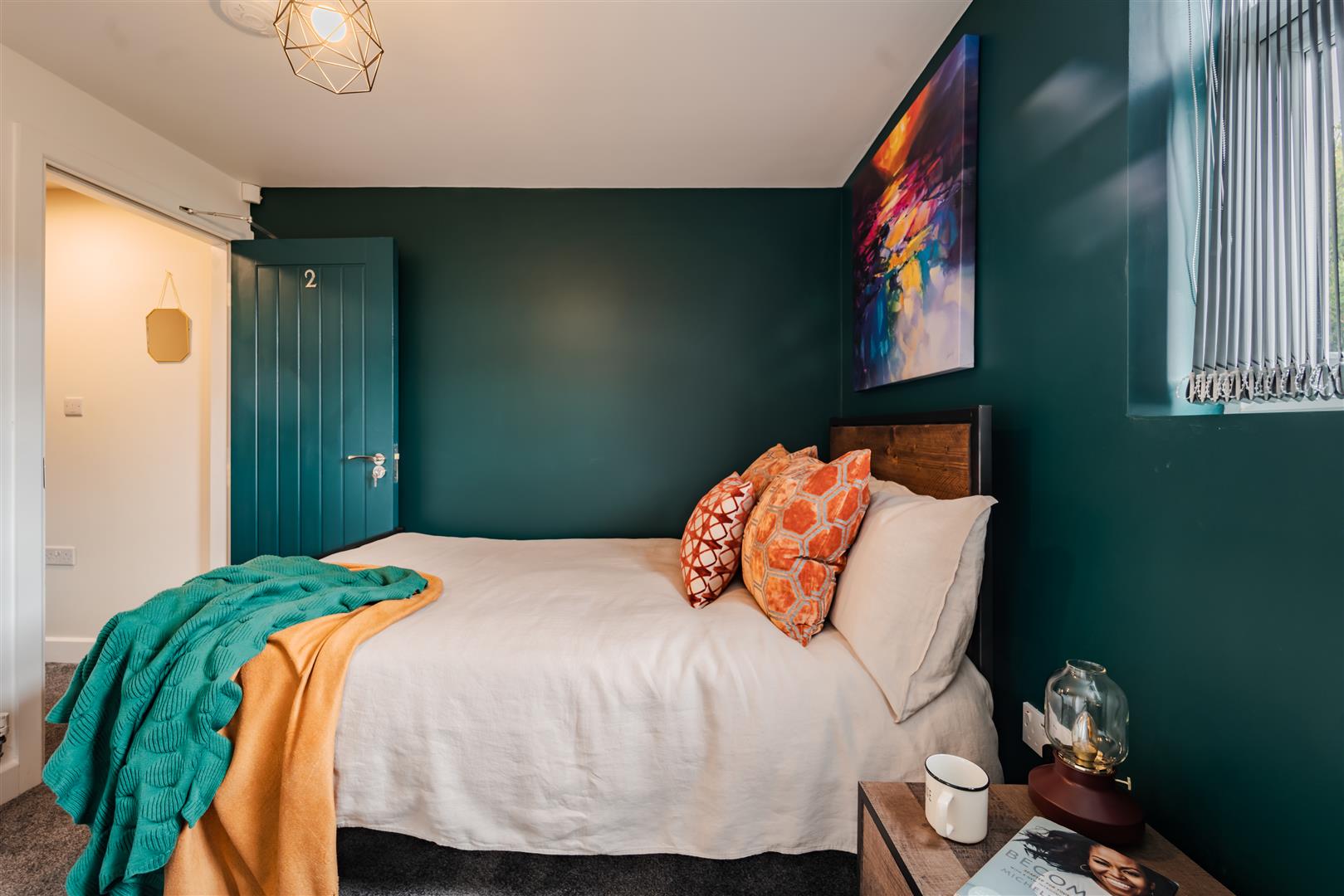 Room Charterhouse Road in Coventry