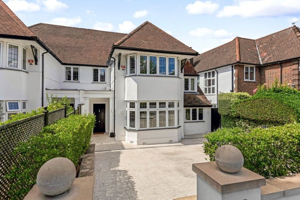 House Armitage Road in Greater London