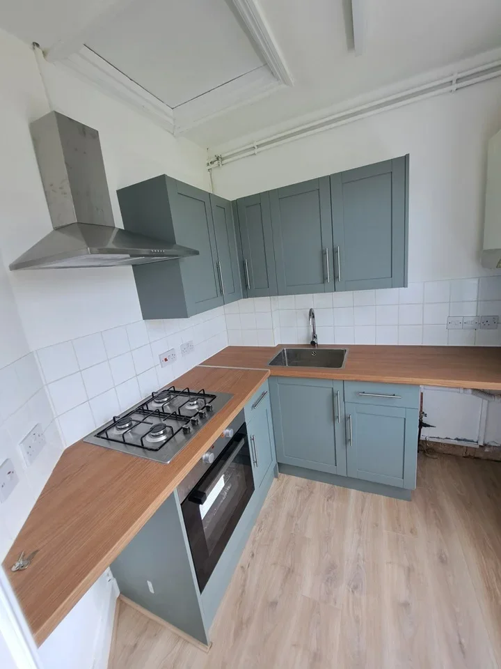 Flat Coningham Road in Greater London