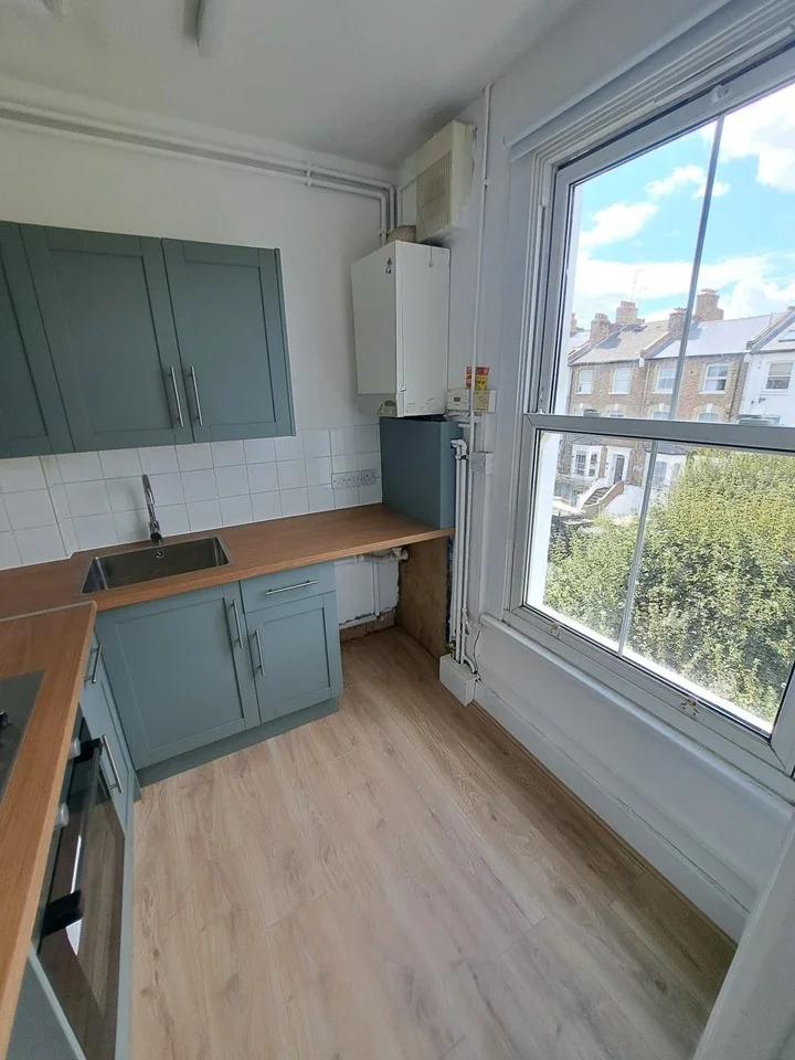 Flat Coningham Road in Greater London
