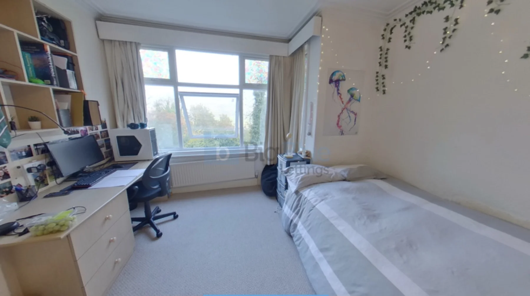 Room Hartley Avenue in Leeds
