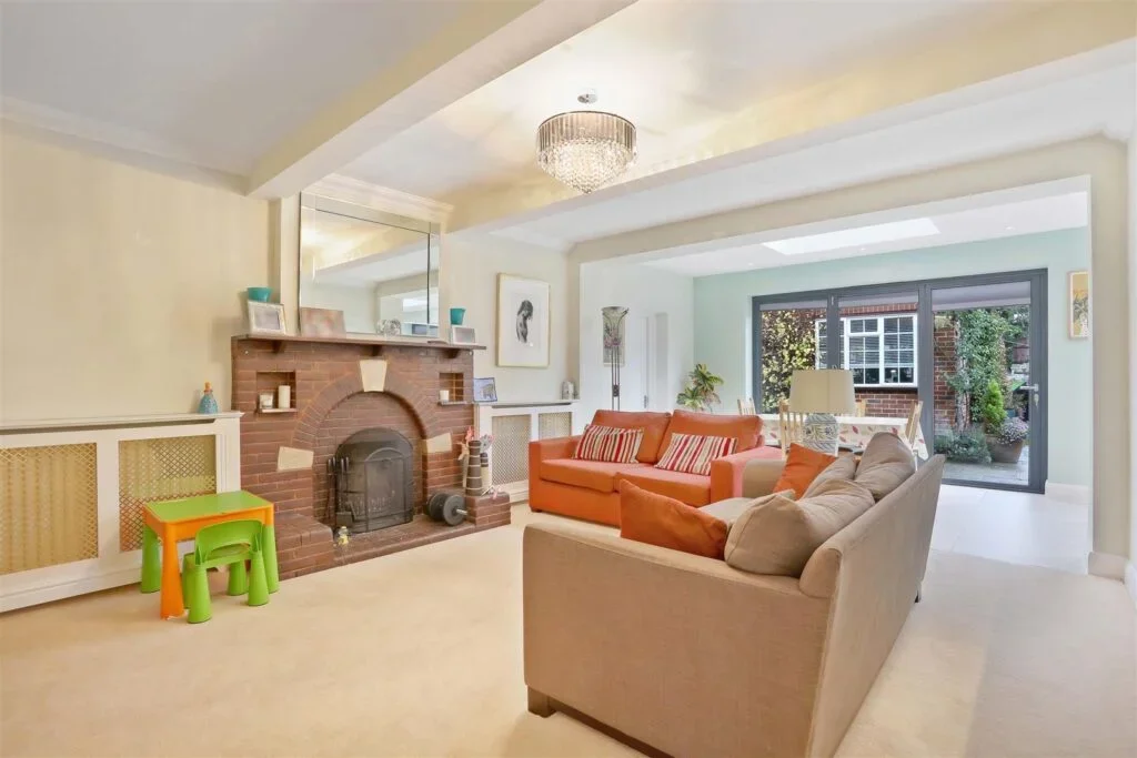 House Harefield Avenue in Epsom and Ewell