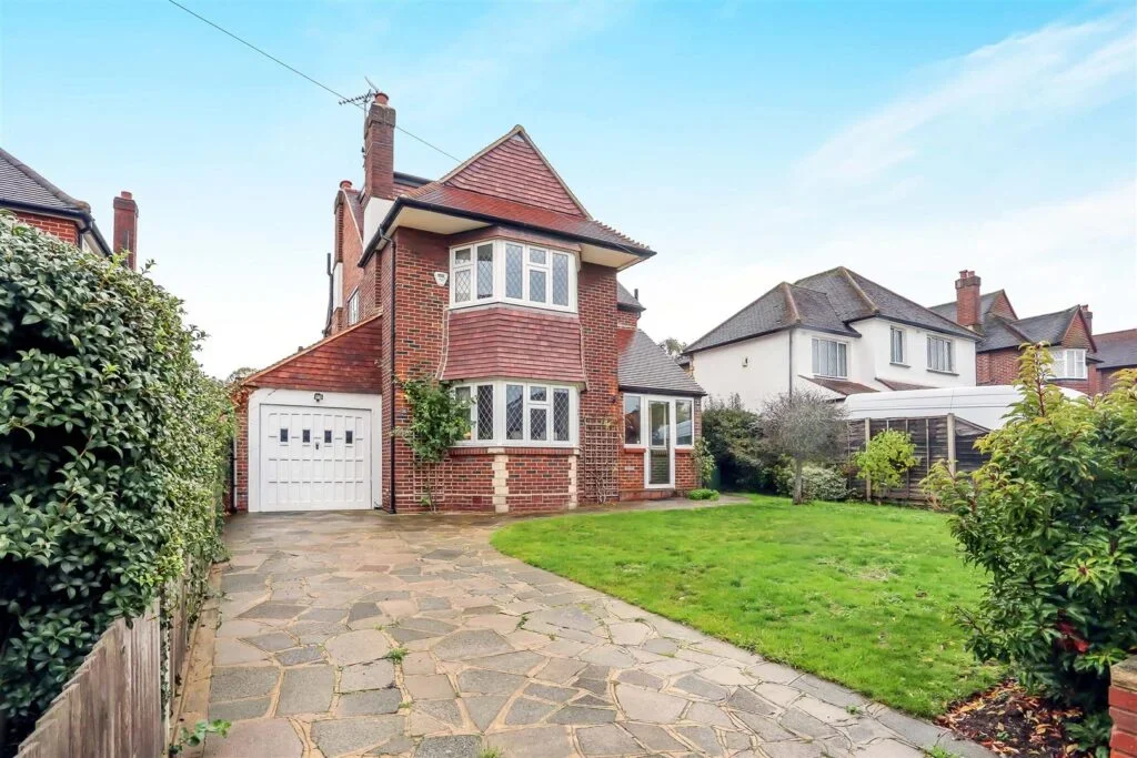 House Harefield Avenue in Epsom and Ewell